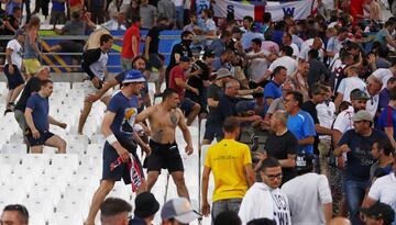 Enfrentamiento entre los ultras rusos e ingleses en el partido que enfrentó a ambas selecciones en Marsella durante la Eurocopa 2016.
