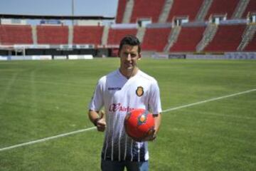 Corominas posa con la camiseta del Mallorca.