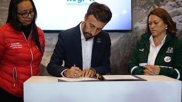 Firma del convenio que llevará agua potable a más de 40 mil personas en el municipio de Soacha. Foto: Región Metropolitana Bogotá Cundinamarca.