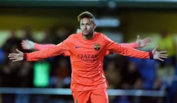 0-1. Neymar celebró el primer tanto.