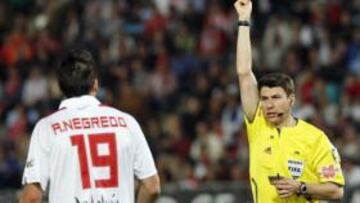 Competici¨®n perdona a Negredo, que jugar¨¢ la final
