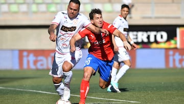 Futbol, Deportes Copiapo vs Universidad Catolica.
Fecha 3, campeonato Nacional 2024.
El jugador de Universidad Catolica Gozalo Tapia, derecha, disputa el balon con Nicolas Vargas de Deportes Copiapo durante el partido de primera division realizado en el estadio Luis Valenzuela Hermosilla en Copiapo, Chile.
27/04/2024
Alejandro Pizarro Ubilla/Photosport
Football, Deportes Copiapo vs Universidad Catolica.
10nd turn, 2024 National Championship.
Universidad Catolica's player Gozalo Tapia, right, vies for the ball against Nicolas Vargas of Deportes Copiapo during the first division match at the Luis Valenzuela Hermosilla in Copiapo, Chile.
27/04/2024
Alejandro Pizarro Ubilla/Photosport