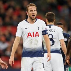 Un doblete de Kane revive al Tottenham de Dávinson