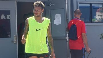 En su actitud diaria, Neymar no denota ningún síntoma de ansiedad. Él, a lo suyo.