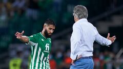 Fekir, junto a Pellegrini.