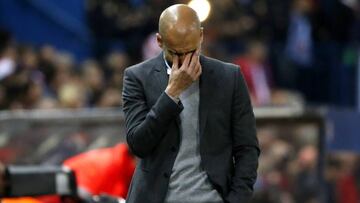 Guardiola gesticula durante el encuentro.