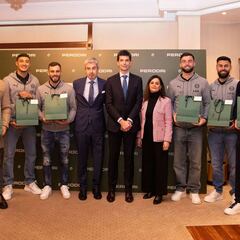 Los protagonistas del ascenso ya tienen el reloj conmemorativo