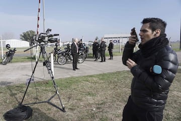 Miembros de seguridad a la espera de los invitados.