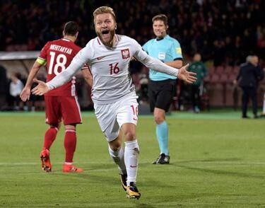 Lewandowski becomes Poland's record scorer in Armenia rout