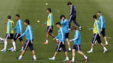 Los jugadores del Real Madrid durante el entrenamiento en la Ciudad Deportiva de Valdebebas.