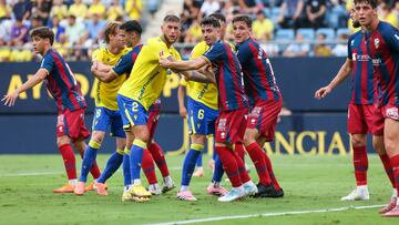 More y Pereira meten presión