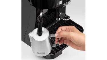 Oferta Cyber Monday: ahorra 231 euros en la cafetera superautomática De’Longhi Magnifica S