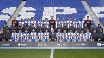 El presidente del Espanyol, Chen Yansheng, ha visitado a la plantilla y se han hecho la foto oficial. Luego ha hablado Javi Fuego en rueda de prensa.