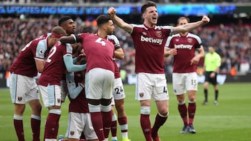LONDON, ENGLAND - MARCH 13: Declan Rice of West Ham United celebrates after their teammate Andriy Yarmolenko scored their side&#039;s first goal during the Premier League match between West Ham United and Aston Villa at London Stadium on March 13, 2022 in