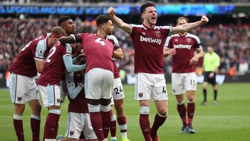 LONDON, ENGLAND - MARCH 13: Declan Rice of West Ham United celebrates after their teammate Andriy Yarmolenko scored their side&#039;s first goal during the Premier League match between West Ham United and Aston Villa at London Stadium on March 13, 2022 in