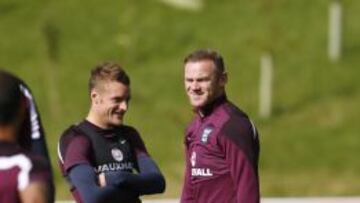 A UN GOL. Rooney puede igualar o superar a Bobby Charlton.