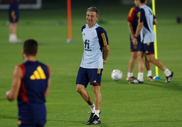 Luis Enrique durante el entramiento tras la derrota ayer ante Japón. 