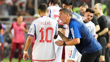 Futbol, Venezuela vs Chile.
Cuarta fecha, eliminatorias al mundial 2026.
El entrenador de la seleccion chilena Eduardo Berizzo es fotografiado durante el partido de clasificacion al mundial 2026 contra Venezuela disputado en el estadio Monumental de Maturin, Venezuela.
17/10/2023
Matias Delacroix/Photosport

Football, Venezuela vs Chile.
4nd turn, 2026 World cup qualifiers.
Chile head coach Eduardo Berizzo is pictured during the 2026 World Cup qualifier match against Venezuela held at the Monumental stadium in Maturin, Venezuela.
17/10/2023
Matias Delacroix/Photosport