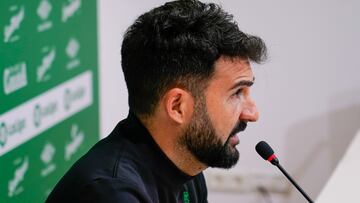 Guillermo Fernández Romo, entrenador del Racing, en rueda de prensa.