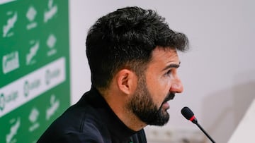 Guillermo Fernández Romo, entrenador del Racing, en rueda de prensa.