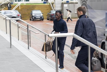 Camavinga llegando al hotel en Manchester. 