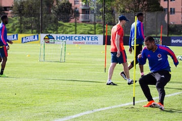 Jefferson Lerma, Yerry Mina y Edwin Cardona trabajaron en la sede deportiva de la Federación Colombiana de Fútbol con Carlos Queiroz y los profesores Hugo Pereira y Océano Cruz en la primera práctica de cara a la Copa América. 