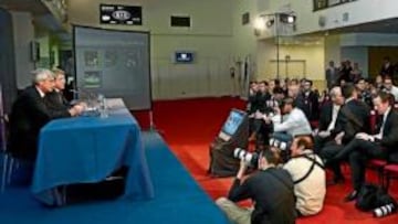 Rueda de prensa en el estadio