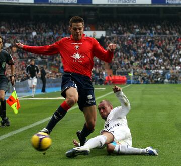 Criado en la cantera de Tajonar. Debutó con el primer equipo rojillo en un partido de Copa del Rey el 28 de febrero de 2007. Jugó 108 partidos con Osasuna, 99 de Liga, antes de firmar en el mercado de verano de 2010 por el Olympique de Marsella.