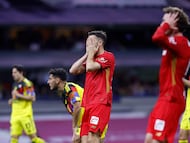 MEX231. CIUDAD DE MÉXICO (MÉXICO), 19/04/2026.- Jugadores de Toluca reaccionan este sábado, durante un partido por la jornada 15 del torneo Clausura 2026 de la Liga MX en el estadio Banorte en la Ciudad de México (México). EFE/ Sáshenka Gutiérrez