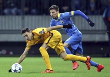 Munir El Haddadi con Filip Mladenovic.