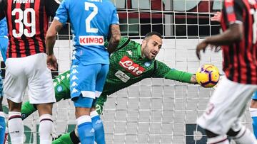 David Ospina durante el partido entre Napoli y Milan por Serie A.