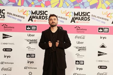 David Álvarez, posando en el photocall de Los40 Music Awards.