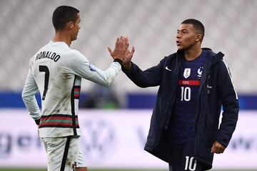 Ambos charlaron antes, durante y después del partido celebrado en el Stade de France.