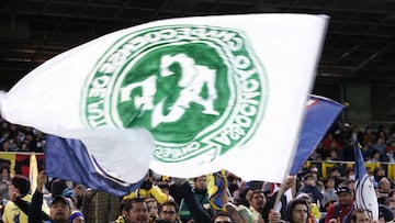 Soccer Football - Club America v Real Madrid - FIFA Club World Cup Semi Final - International Stadium Yokohama - 15/12/16 A Club America fan waves a flag in tribute to the Chapecoense players and staff who were victims of the Colombia plane crash Reuters / Kim Kyung-Hoon Livepic