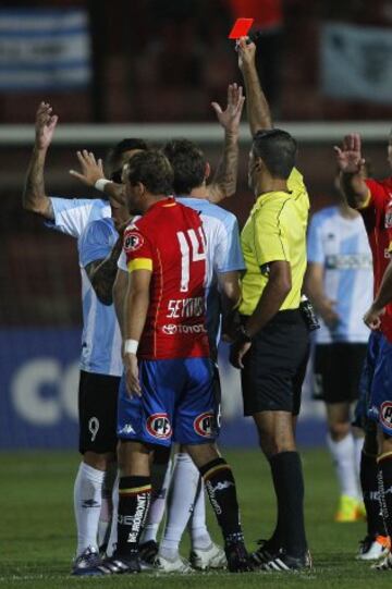 Futbol, Union EspaÃ±ola vs Atletico Cerro.
Copa Libertadores 2017.
El arbitro Sandro Ricci, le muestra tarjeta roja al jugador de Atletico Cerro.  Ãngel Luna, izquierda, durante el partido contra Union EspaÃ±ola  por copa Libertadores en el Estadio Santa Laura, Santiago, Chile.
07/02/2017
Marcelo Hernandez/Photosport*******

Football, Union Espanola vs Atletico Cerro.
Libertadores Cup 2017.
Referee Sandro Ricci, shows a red card to Atletico Cerro`s player Ãngel Luna , left during Libertadores Cuo against Union Espanola at Santa Laura stadium in Santiago, Chile.
07/02/2017
Marcelo Hernandez/Photosport