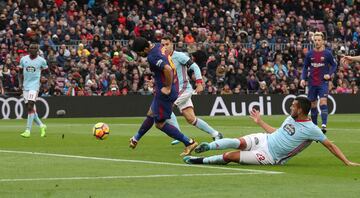 Luis Suárez pone el 2-1 en el marcador.