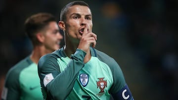 Cristiano celebr&oacute; as&iacute; uno de sus goles en Letonia.