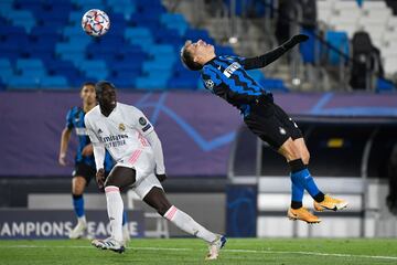 Ferland Mendy y Nicolo Barella.