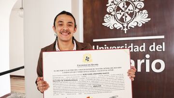 ¡Alelí Chaparro se gradúa con el primer título de pregrado no binario en la Universidad y en Colombia!