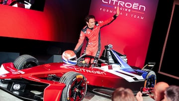 Jean-Éric Vergne, durante la presentación del equipo Citroën Racing en París.