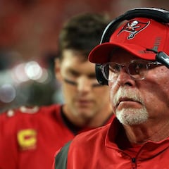 Bruce Arians da positivo en prueba de COVID-19