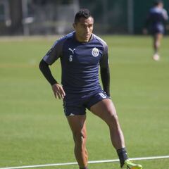 Edwin Hernández ve en Chivas un plantel corto