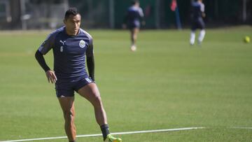 Edwin Hernández ve en Chivas un plantel corto