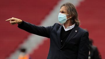 QUITO, ECUADOR - JUNE 08: Ricardo Gareca Coach of Peru looks on during a match between Ecuador and Peru as part of South American Qualifiers for Qatar 2022 at Rodrigo Paz Delgado Stadium on June 08, 2021 in Quito, Ecuador. (Photo by Franklin Jacome/Getty 