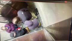 Hombre le tosió en la cara a un anciano en un ascensor: ojo a cómo reacciona