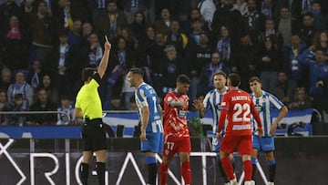 Lucas Pérez vio la cuarta amarilla en el derbi ante el Lugo.