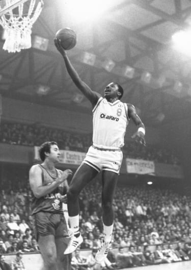 Tras su paso en Portland Trail Blazers, Milwaukee Bucks, San Diego Clippers y San Antonio Spurs, Linton llegó al Real Madrid en 1985. Vistió la camiseta blanca durante un año y ganó una Copa del Rey.