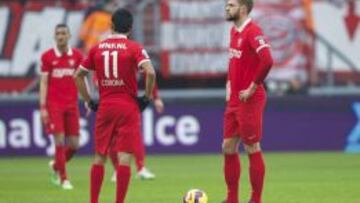 Jesús Corona entró de cambio al minuto 38 y poco pudo hacer para evitar la goleada de su equipo.