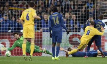 Partido de ida Ucrania-Francia. 1-0. Zozulia marca el primer tanto.