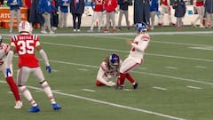Pateador protagonizó un blooper viral en la NFL